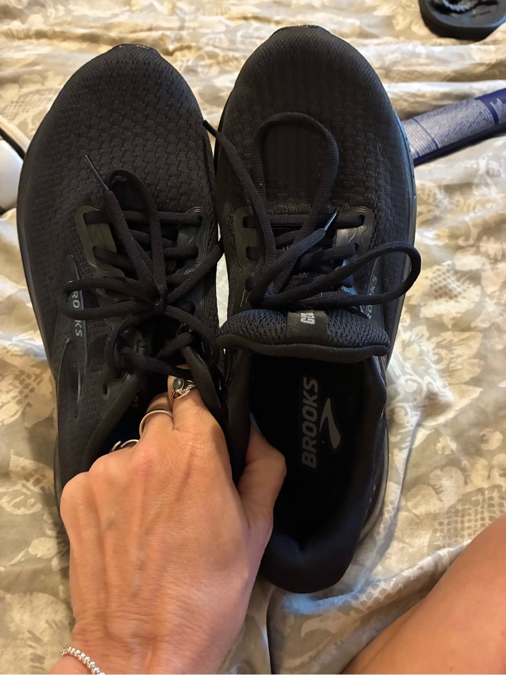 Brooks Women’s Glycerine 21 size 9W Running Sneakers - Black